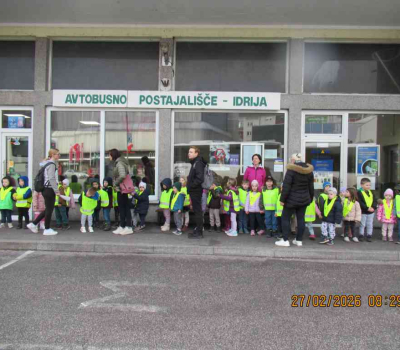 Predstava Mojca Pokrajculja