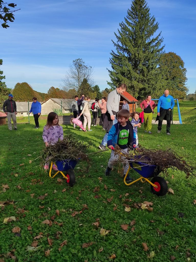 Male roke gradijo velika prijateljstva (12)