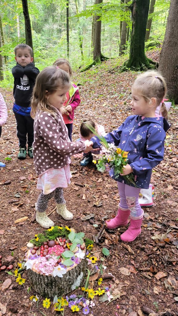 Male roke gradijo velika prijateljstva (14)
