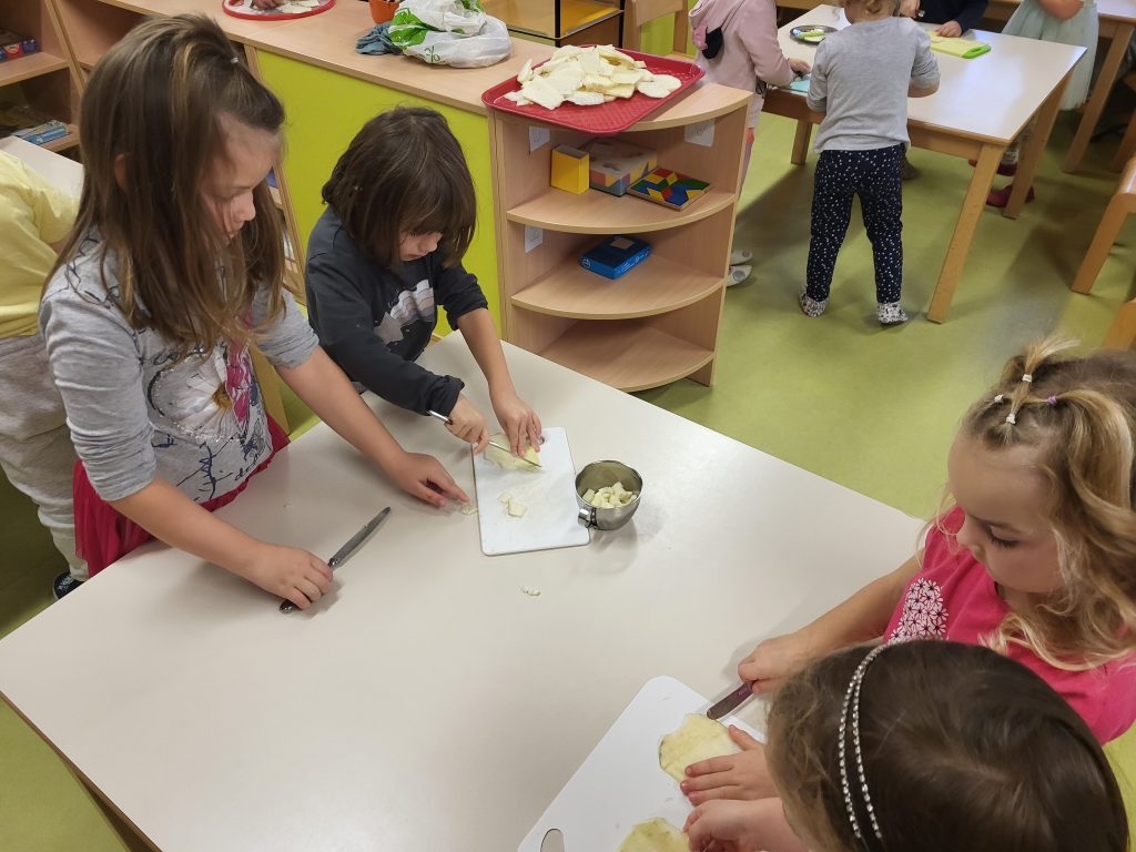 Male roke gradijo velika prijateljstva (3)